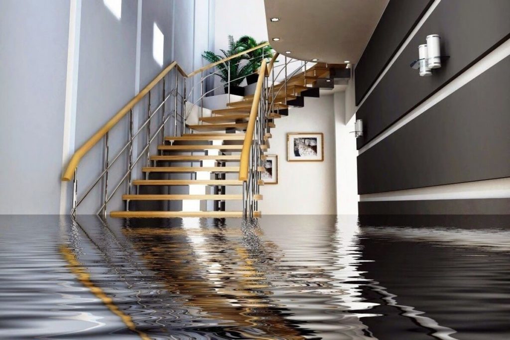 Вызвать эксперта после затопления (фото затопленного помещения)